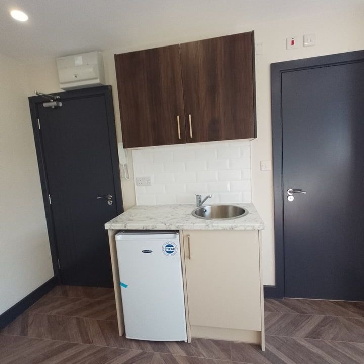 Studio Flat, Drakewood Road, SW16 - Photo 1