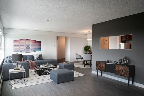 Hillsboro House - Photo 1