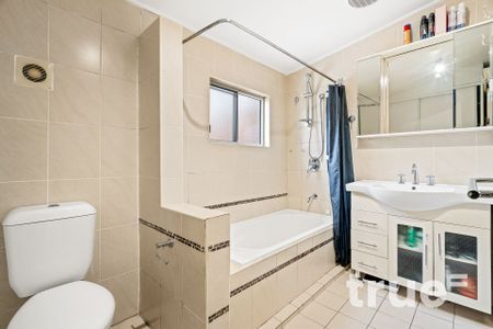 IMPRESSIVE HOME SITUATED IN A SOUGHT-AFTER AREA - Photo 4