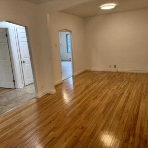 À une minute du metro Fabre (ligne bleue) grand 5 1/2 haut de duplex - Photo 2