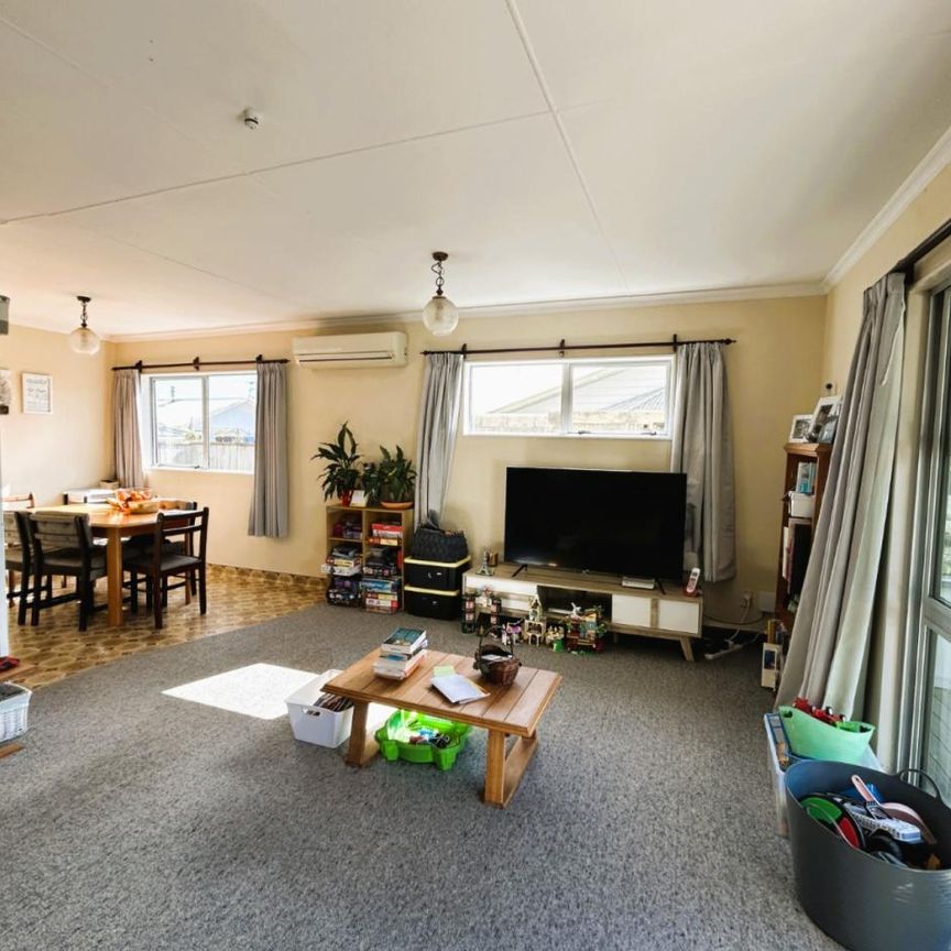 Sunny 3-Bedroom Home in the Heart of Stoke - Photo 1