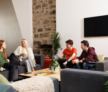 1 bedroom in a flat share to rent - Photo 2