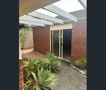 Spacious 3 Bedroom Home in Parkwood - Photo 4