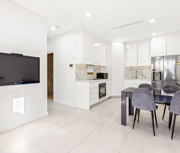 Stylish Waterfront Retreat - Utilities included - Photo 2