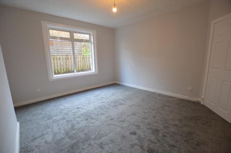2 bedroom ground floor flat to rent - Photo 4