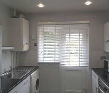 4 bedroom semi-detached house to rent - Photo 5