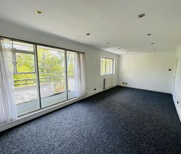 2 bed flat to rent in Stonegrove, Edgware, HA8 - Photo 2