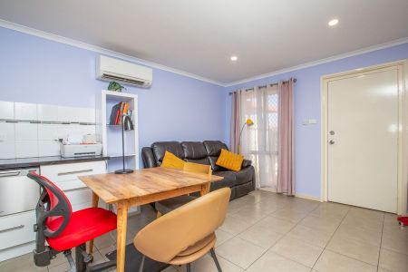 Furnished 1x1 - Courtyard + Carport - Photo 5