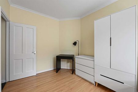 Furnished one bedroom apartment situated in a fantastic location by Waterloo Station. - Photo 4