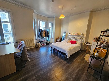 6 Bed Student Accommodation - Photo 3