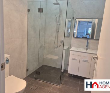 FULLY RENOVATED 4 BEDROOM HALF HOUSE (Top Level) - Photo 5