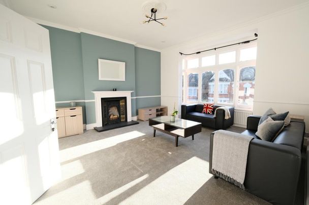 3 bedroom flat to rent - Photo 1