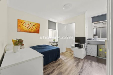 Room 9 (Studio) - Photo 2