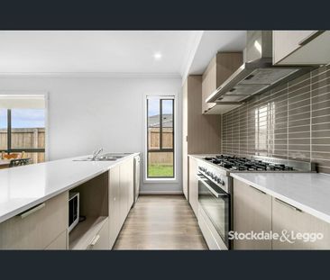 21 Lord Place, Morwell, Vic 3840 - Photo 2