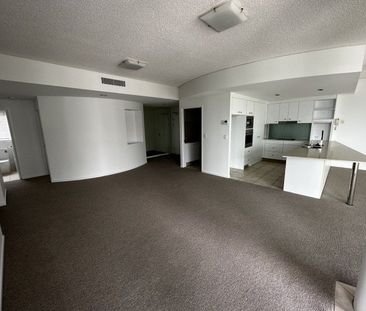 Executive 3-bedroom, 2-bathroom unit in the heart of Mooloolaba - Photo 4