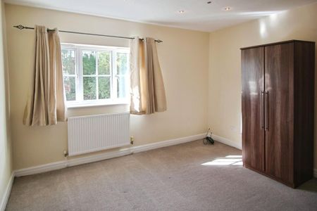 2 bedroom mews to rent - Photo 5