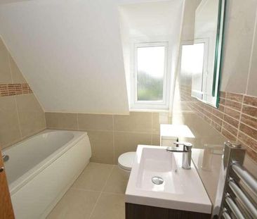 Addlestone, KT15 - Photo 2