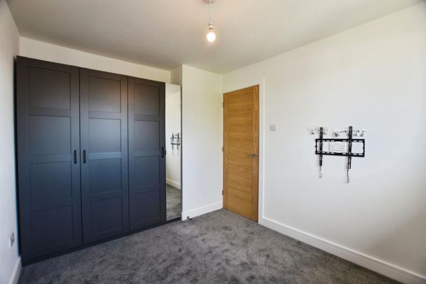 2 bedroom House To Let Total Size: 720 SQ FT - Photo 1