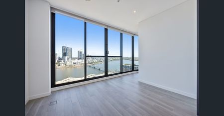 Modern waterfront living with stunning views - Photo 2