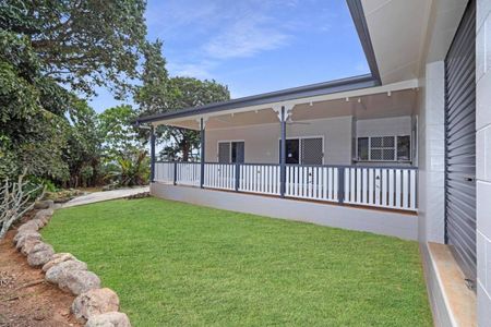 Spacious Family Home with Elevated Views in White Rock – Available 11 September - Photo 4