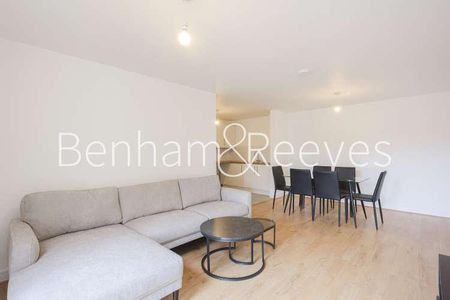 Shepherd Court, Canary Wharf, E14 - Photo 2