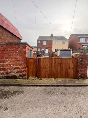 2 bedroom end of terrace house to rent - Photo 4