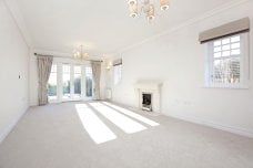 5 bedroom detached house to rent - Photo 2