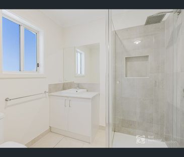 6 Winton Drive, Fraser Rise, Vic 3336 - Photo 5