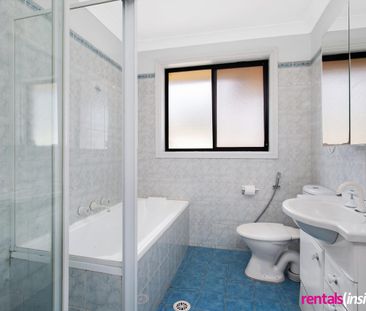 2 bedroom villa with 11kw solar system to save energy bills in the summer - Photo 6