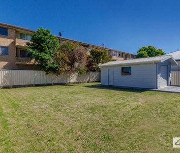 Modern, renovated family home! - Photo 6