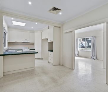 Charming Family Home with Spacious Living & Flexible Short-Term Lea... - Photo 4