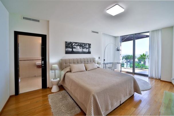 5 bedroom luxury Townhouse for rent in Sierra Blanca, Spain - Photo 1