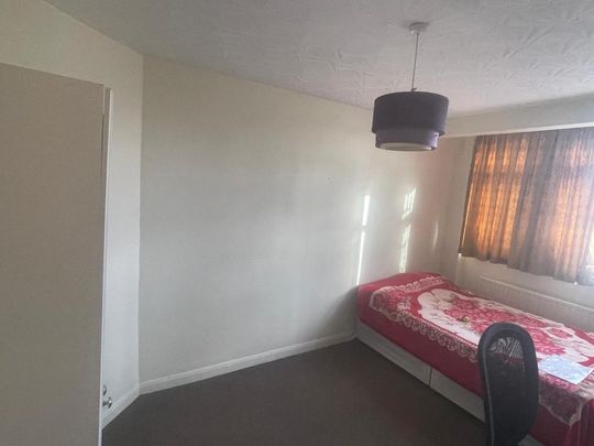 1 bedroom in a house share to rent - Photo 1