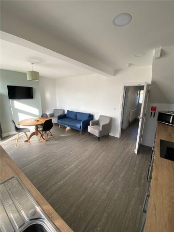 6 bedroom semi-detached house to rent - Photo 3