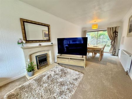 4 bedroom detached house to rent - Photo 2