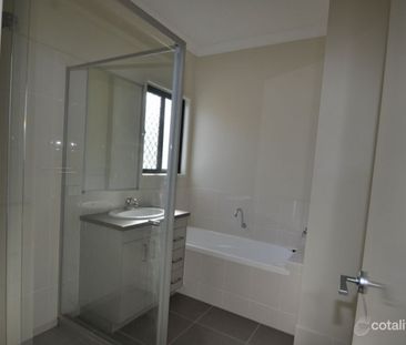 Modern & Low-Maintenance Duplex Living in Prime Manly West Location - Photo 3