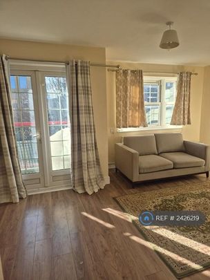 1 bedroom in a flat share to rent - Photo 1