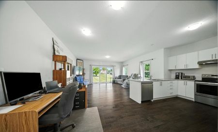 For Lease - 142 Ellen Street, North Perth, Ontario - Photo 4