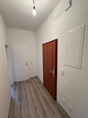 Frisch renovierte 1-Zimmer-Wohnung mit großer Küche! - Photo 1