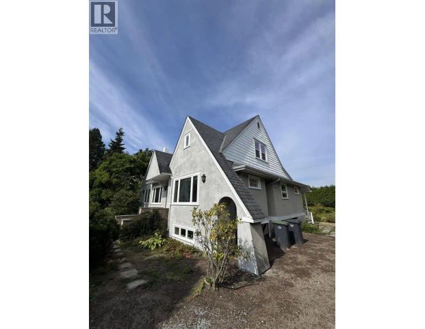 1758B WESTERN PARKWAY — 4 Bedroom - Photo 1