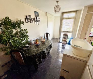 Thorn Hill, Northampton - Photo 1