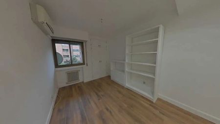 Pozuelo De Alarcón - Photo 5