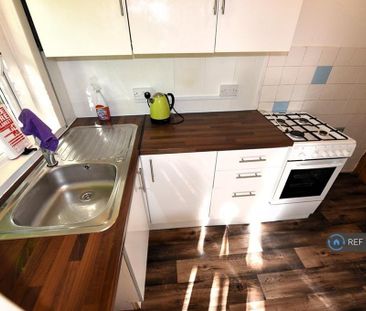2 bedroom end of terrace house to rent - Photo 5