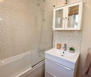 2 bedroom end of terrace house to rent - Photo 2