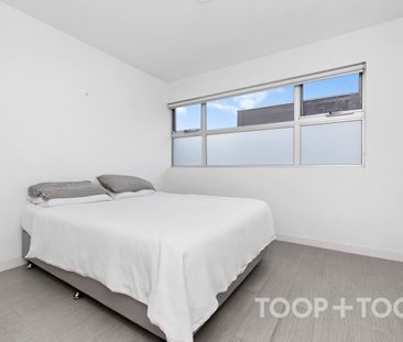 Modern City Living - Walk to Everything! - Photo 3