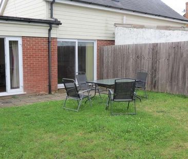 Bedroom Semi Detached House In Ensbury, BH10 - Photo 6