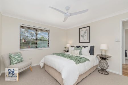 Immaculate Freestanding Villa - Stroll to Everything! - Photo 4