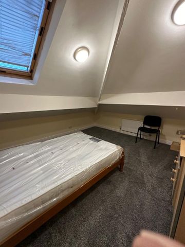 3 bedroom apartment to rent - Photo 4