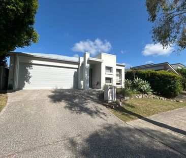 Well-Presented Home in Brightwater Estate - Photo 4