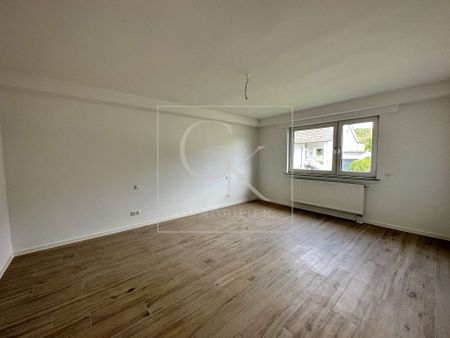 Modernisierte großzügige 4-Zimmer-Wohnung mit Balkon & Gäste-WC - Photo 3